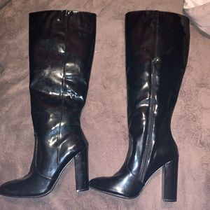 Black heeled boots
